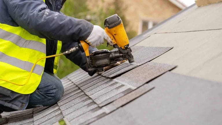 an image that represents roof repair shingles roofing material
